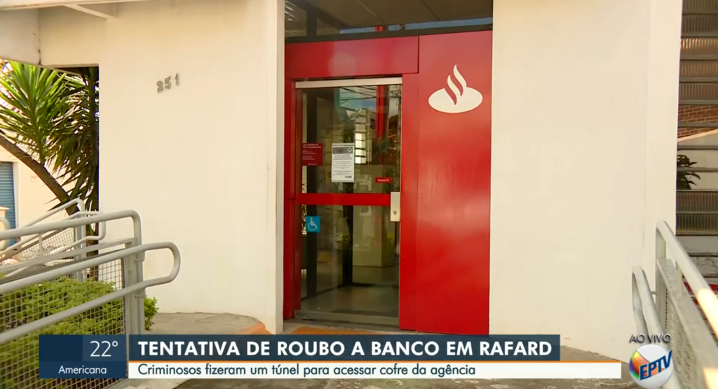 Bando abre buraco do porão até cofre de banco em Rafard, mas alarme interrompe ação.